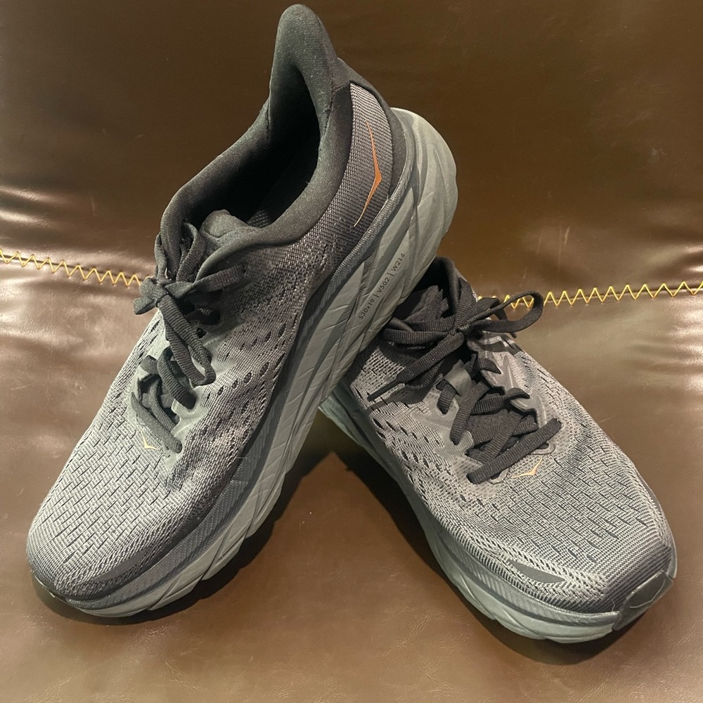 Women's Hoka Clifton 8 size 9. Barely used; in great condition!
